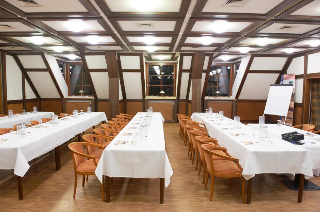 Hotel Restaurant Zur Linde Pattensen Exteriör bild